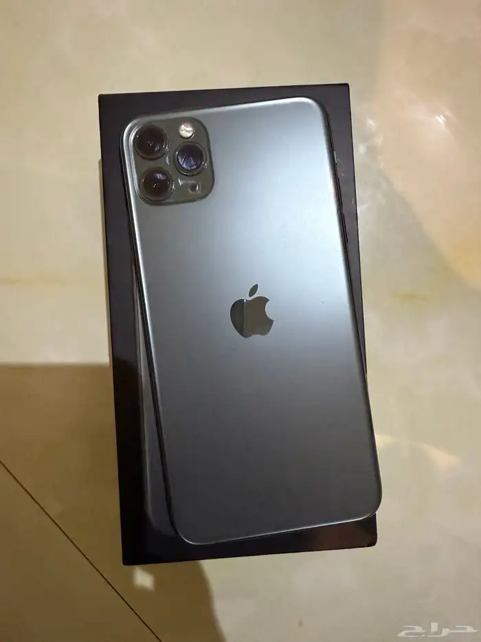 ايفون 11 برو ماكس شبه جديد 1