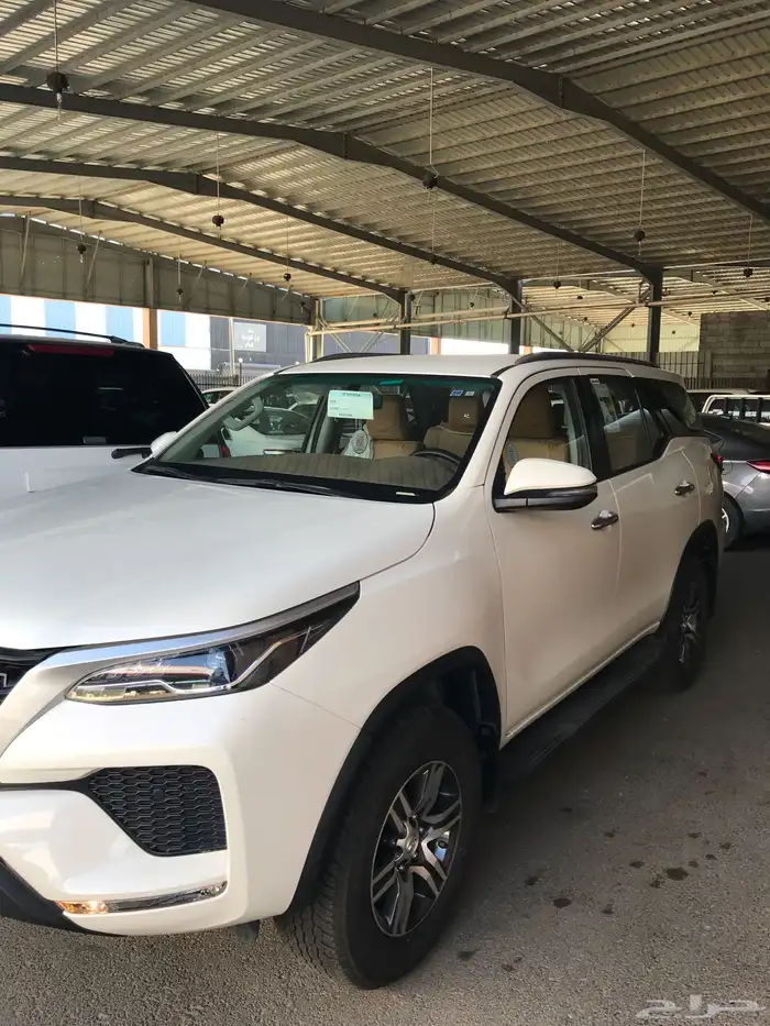 جيب فورتشنر ديزل 2400cc موديل 2022 3