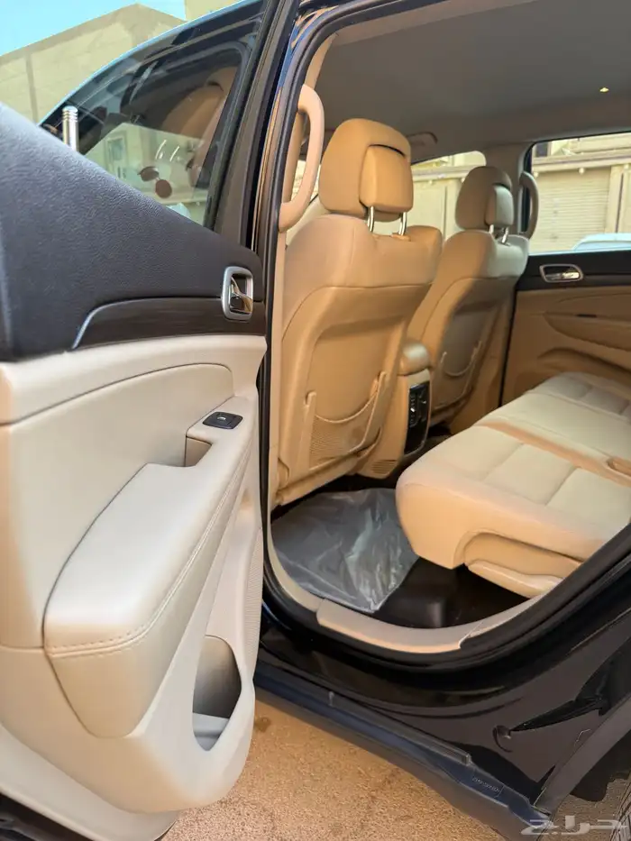 جيب جراند شيروكي 2020 أسود ملكي سعودي نظيف 7