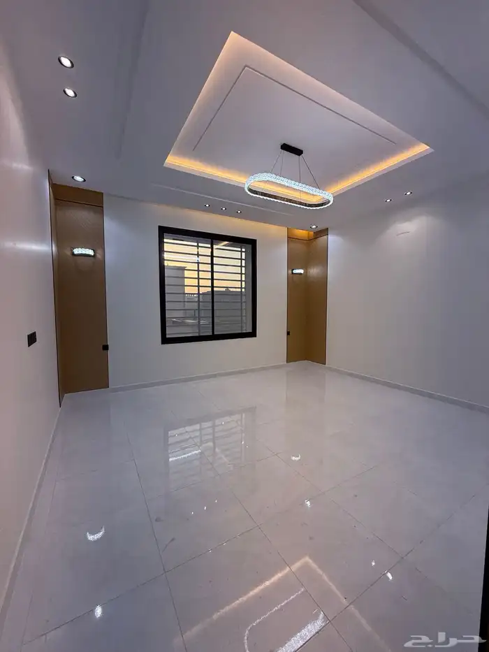 للبيع ارواف علويه بملحق وشقق ارضيه ببايكة سيارة ف حي الراقي 22