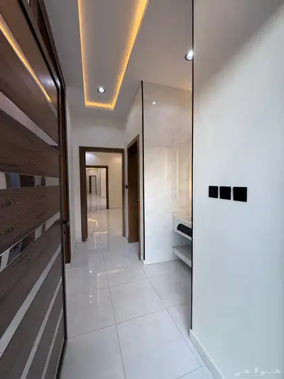 للبيع ارواف علويه بملحق وشقق ارضيه ببايكة سيارة ف حي الراقي index