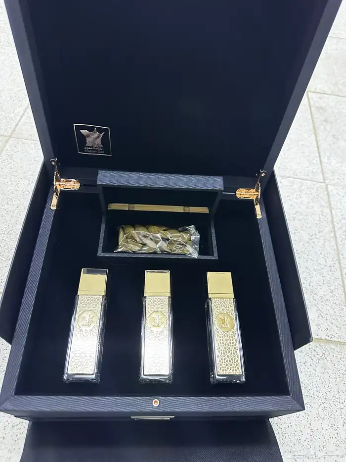 بشوت وهدايا اطقم طيب وعود وسيوف للبيع جملة او تفريد 33