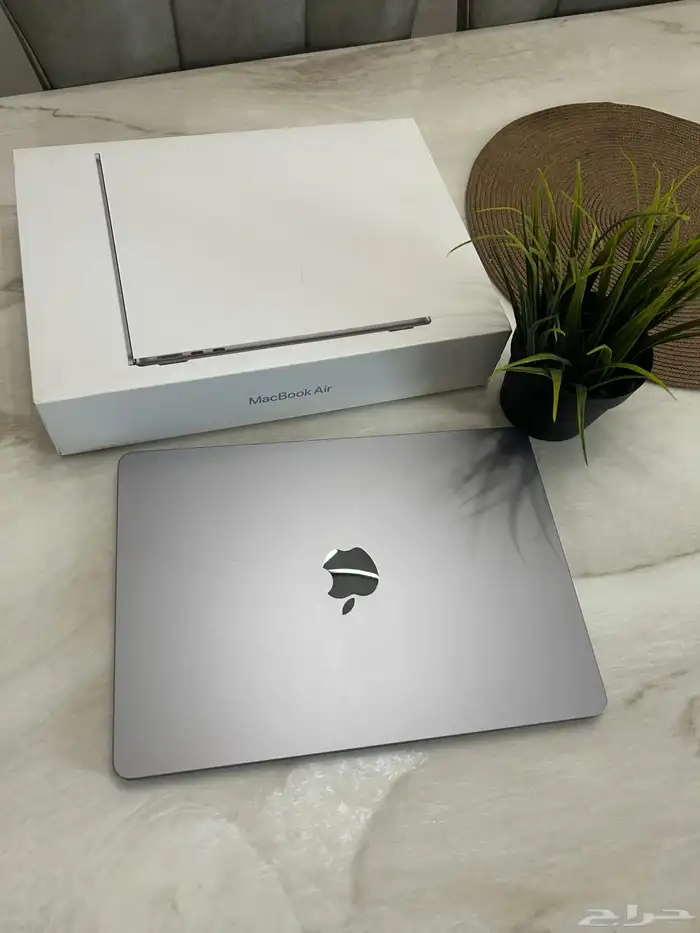 للبيع ماك بوك اير 2022 m2 بحالة ممتازة تم شراءه من stc 0