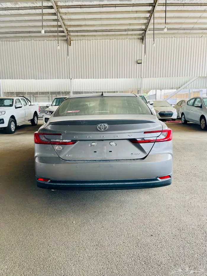 تويوتا كامري LE هايبرد 2025 6