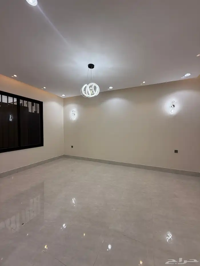 للبيع شقق ارضيه وشقق علويه ف ابها قرطبه مقابل مبني الاذاعه 5