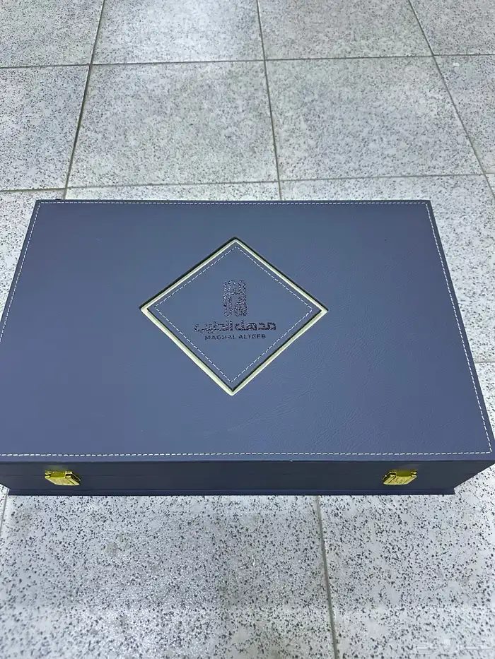 بشوت وهدايا اطقم طيب وعود وسيوف للبيع جملة او تفريد 41