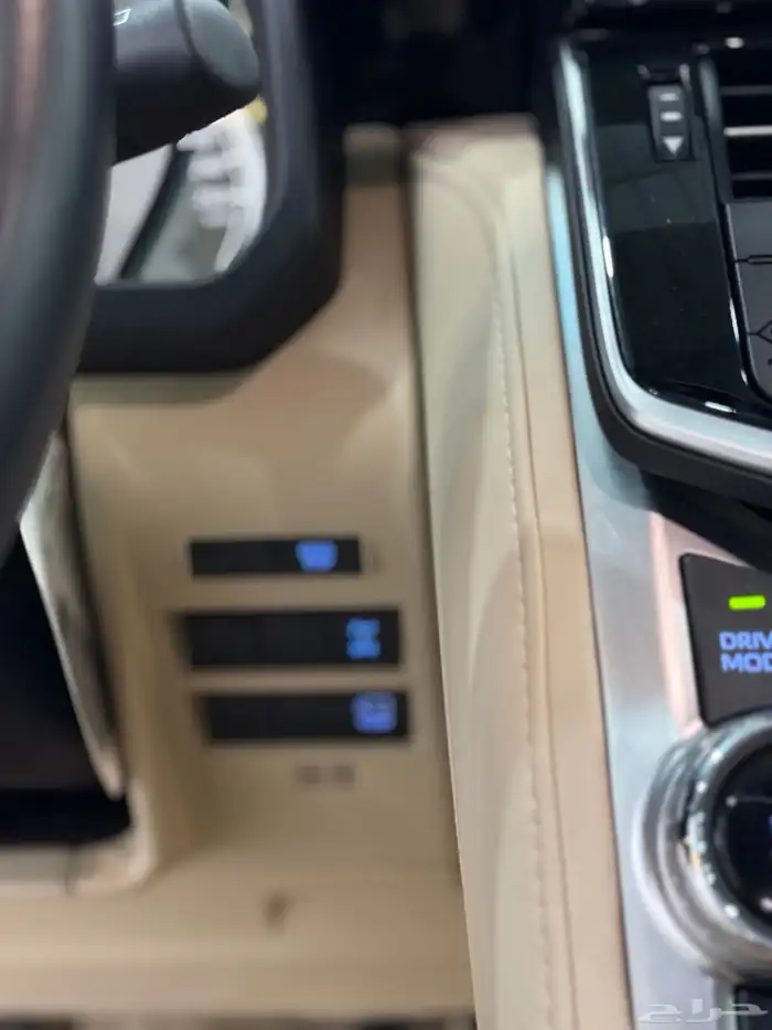 تويوتا لاندكروزر 2024 GXR L4 عداد 34 الف فقط (سعودي) 16