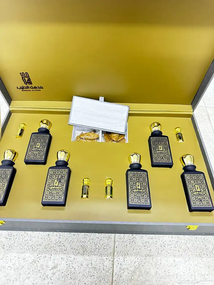 بشوت وهدايا اطقم طيب وعود وسيوف للبيع جملة او تفريد 19