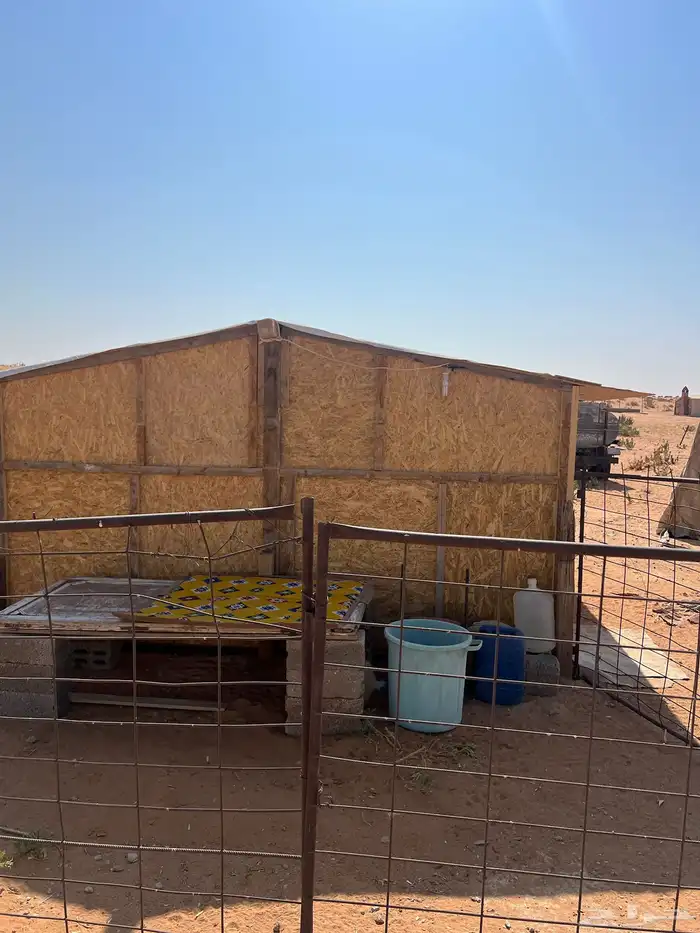 غرفة خشب جديدة 4 5 مركبة لها شهر فقط للبيع 1