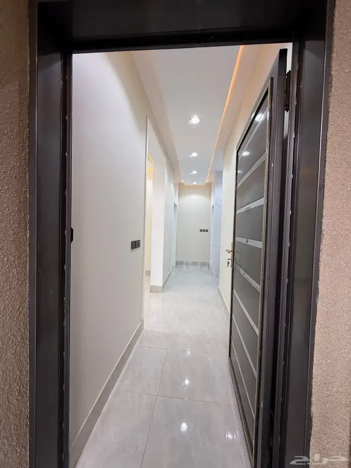 للبيع شقق ارضيه وشقق علويه ف ابها قرطبه مقابل مبني الاذاعه 4