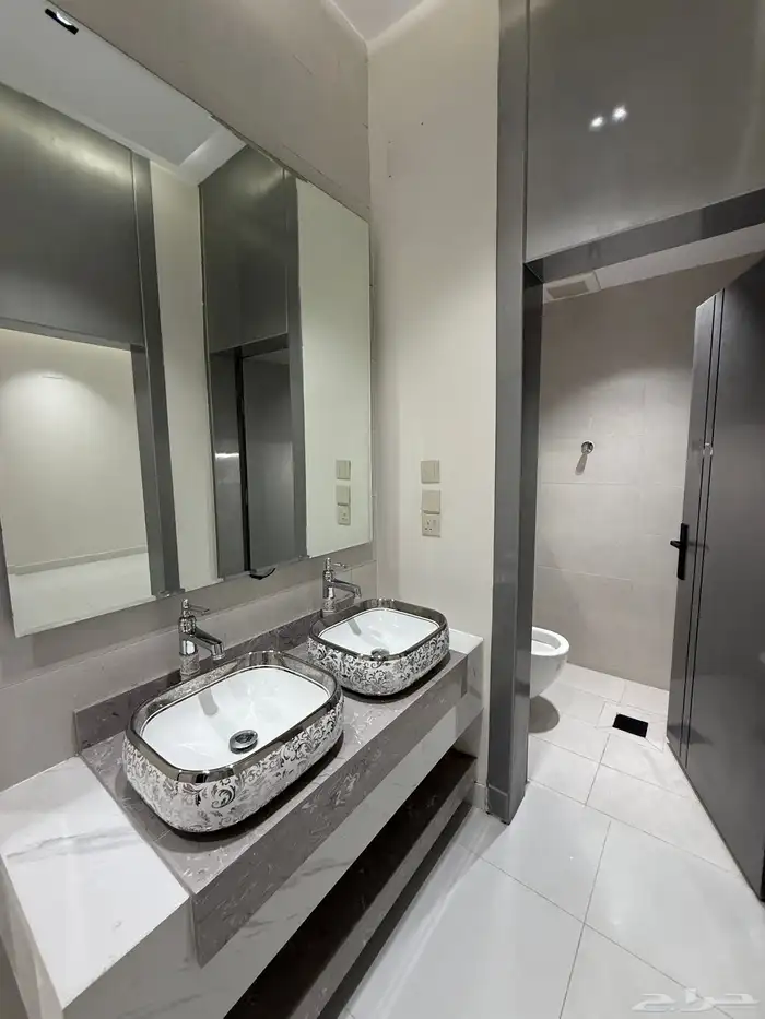 للبيع شقق ارضيه وشقق علويه حي التحليه غرب الخميس 25