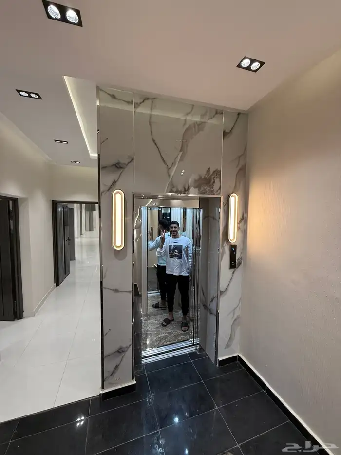 للبيع شقق ارضيه وشقق علويه حي التحليه غرب الخميس 21