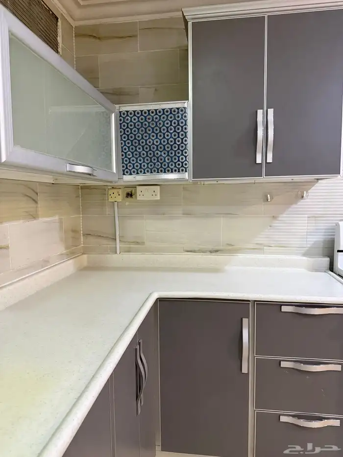 طقم مطبخ رمادي ورخام ابيض 3