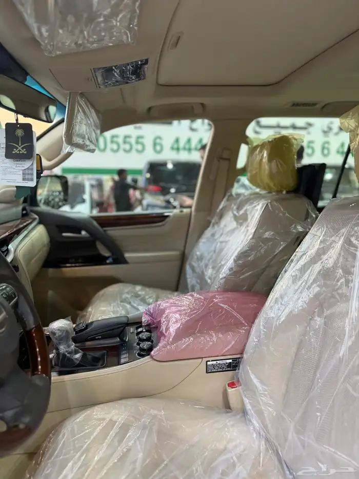 لكزس - 2019 - LX570 - فل كامل - بلاك اديشن 12