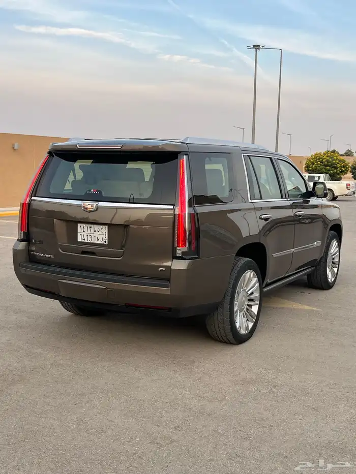 كاديلاك اسكاليد 2015 الدفعة الاخيرة شبه مخزن 6