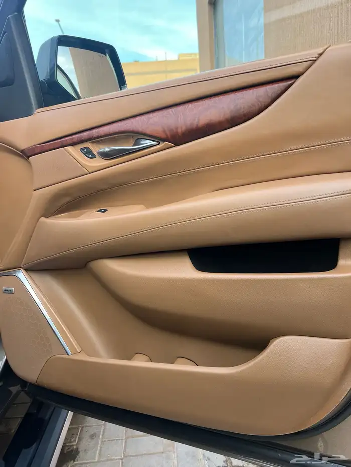 كاديلاك اسكاليد 2015 الدفعة الاخيرة شبه مخزن 19