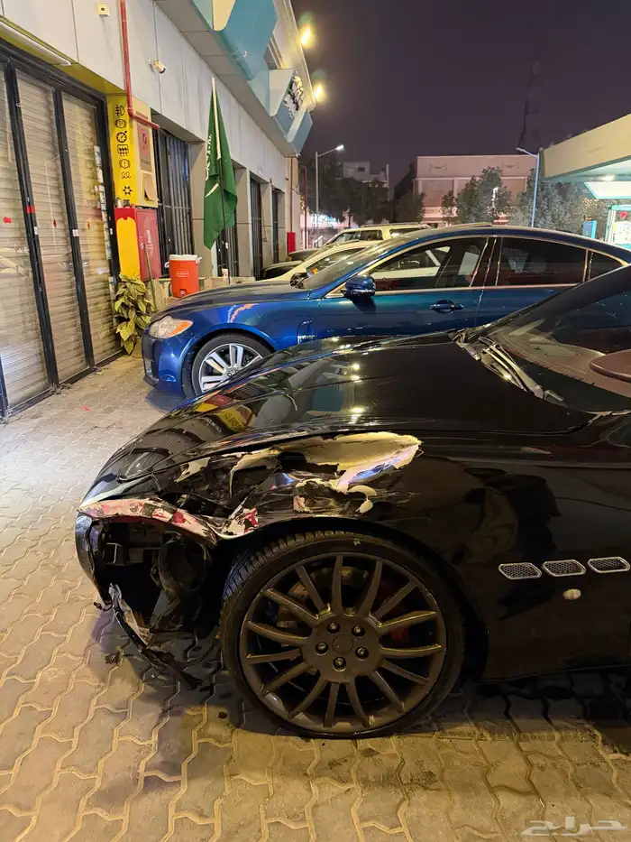 مازراتي جراند توريزمور اس 4.7 2012 المكينة الحمراء مصدومة 25