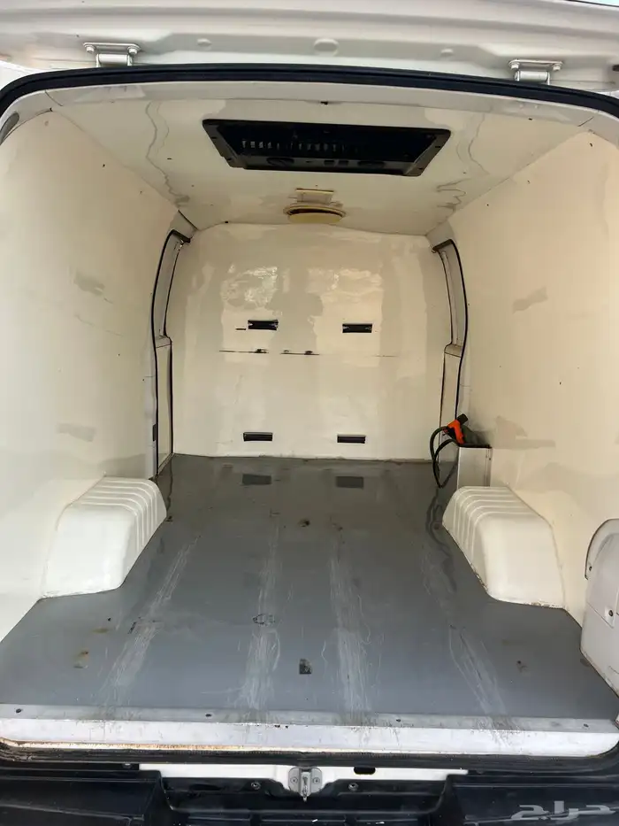 باص نيسان ثلاجه عداد 33 ألف فقط 8