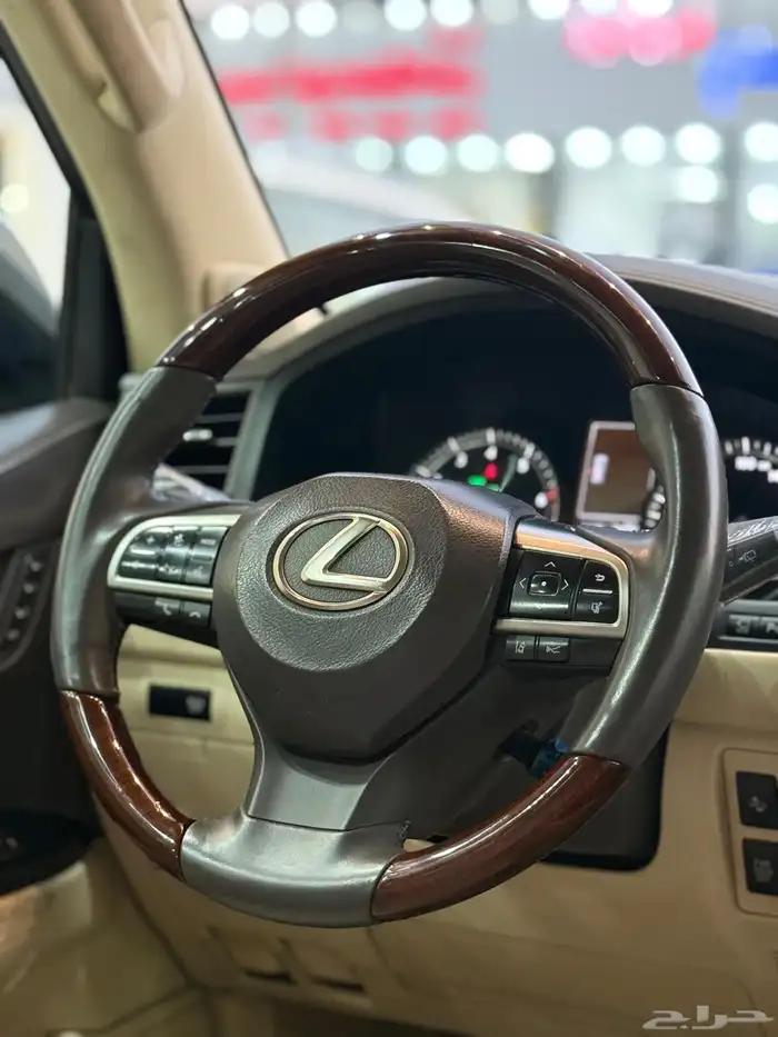 لكزس - 2019 - LX570 - فل كامل - بلاك اديشن 24