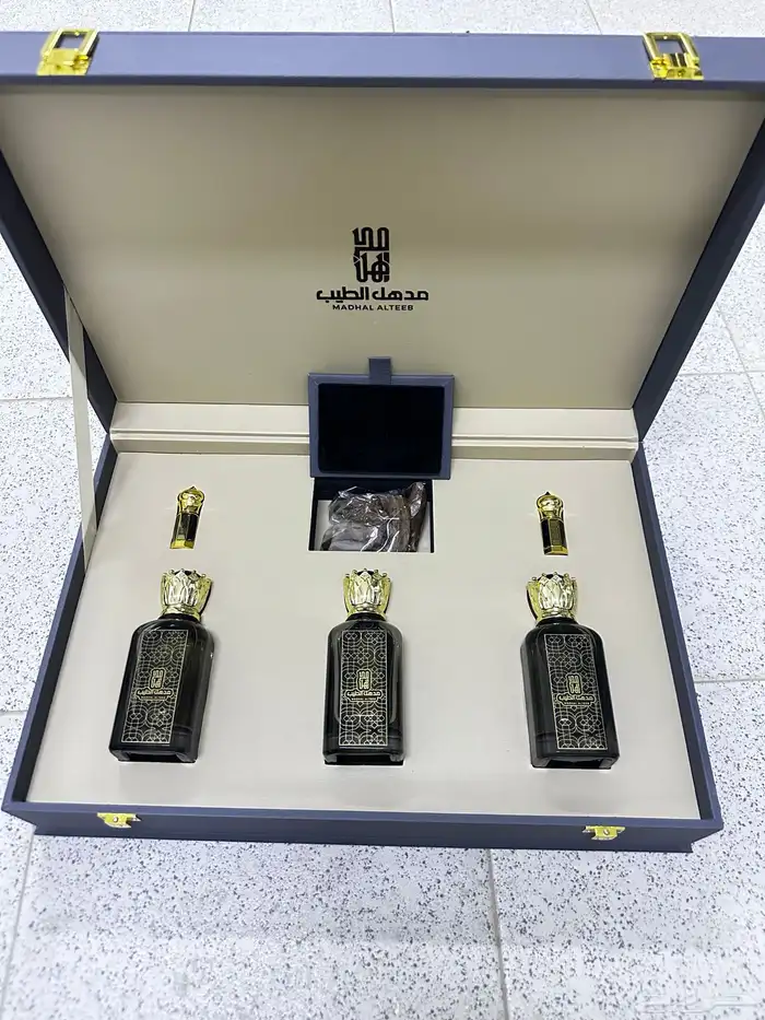 بشوت وهدايا اطقم طيب وعود وسيوف للبيع جملة او تفريد 40