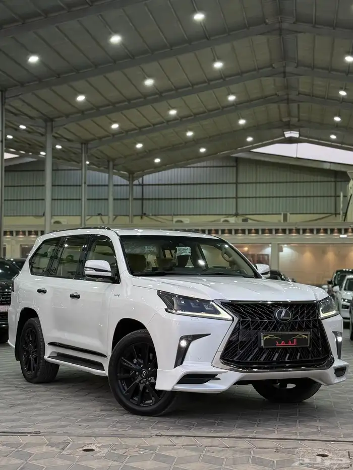لكزس - 2019 - LX570 - فل كامل - بلاك اديشن 0
