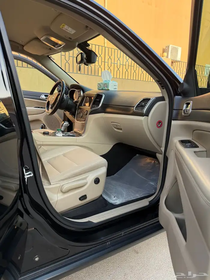 جيب جراند شيروكي 2020 أسود ملكي سعودي نظيف 8