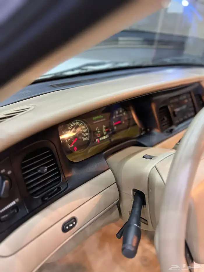 فورد فكتوريا 2011 بوليسي 20