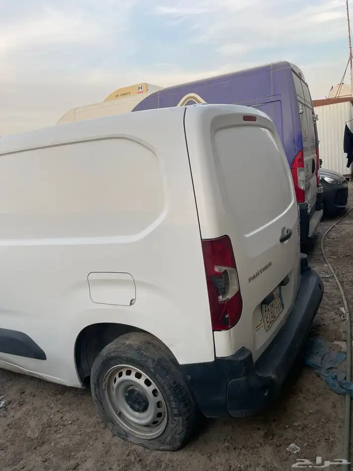 بيجو بارتنر مصدوم 9