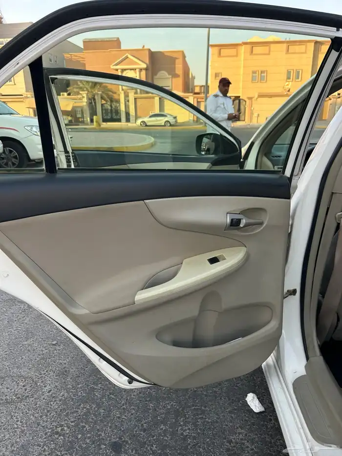 للبيع تويوتا كورولا 2013 17