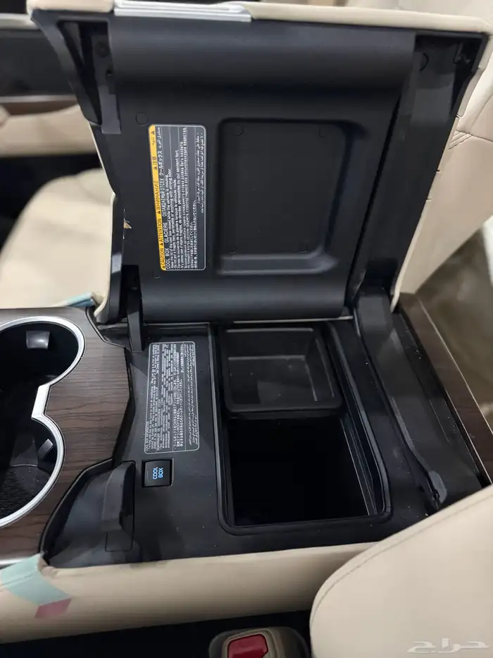 تويوتا لاندكروزر 2024 GXR L4 عداد 34 الف فقط (سعودي) 19