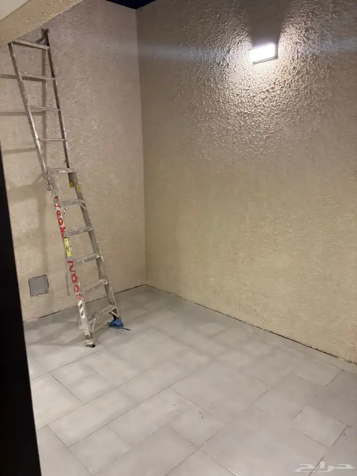 دور ارضي حي الروضه للايجار ويوجد شقتين فوق 8