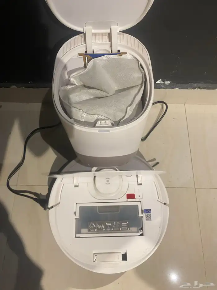 روبوت مكنسة وممسحة مع محطة تفريغ بحالة جيدة  جاهز للاستخدام 4