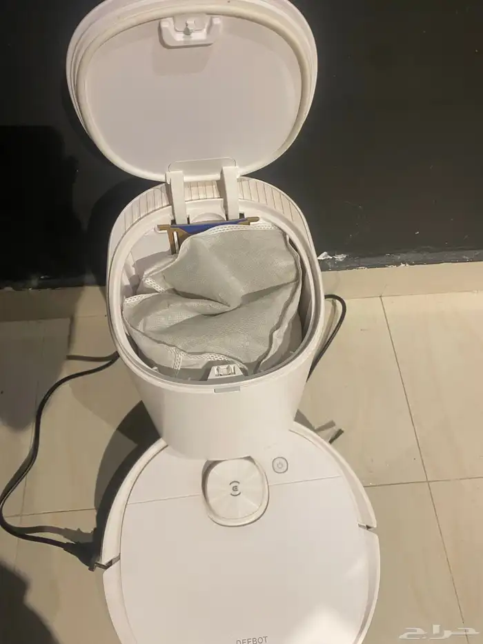 روبوت مكنسة وممسحة مع محطة تفريغ بحالة جيدة  جاهز للاستخدام 5