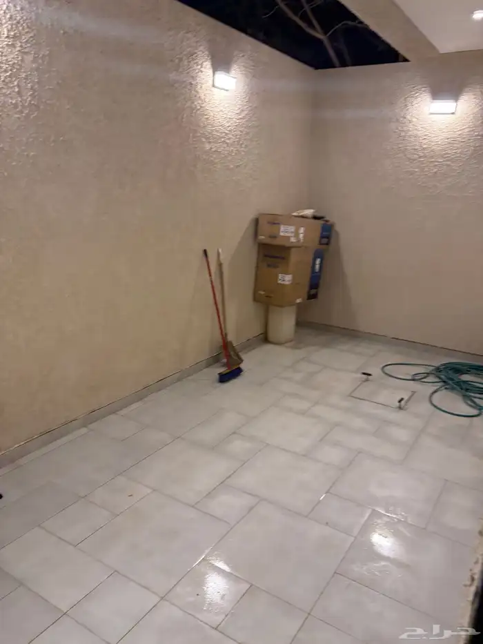 دور ارضي حي الروضه للايجار ويوجد شقتين فوق 9