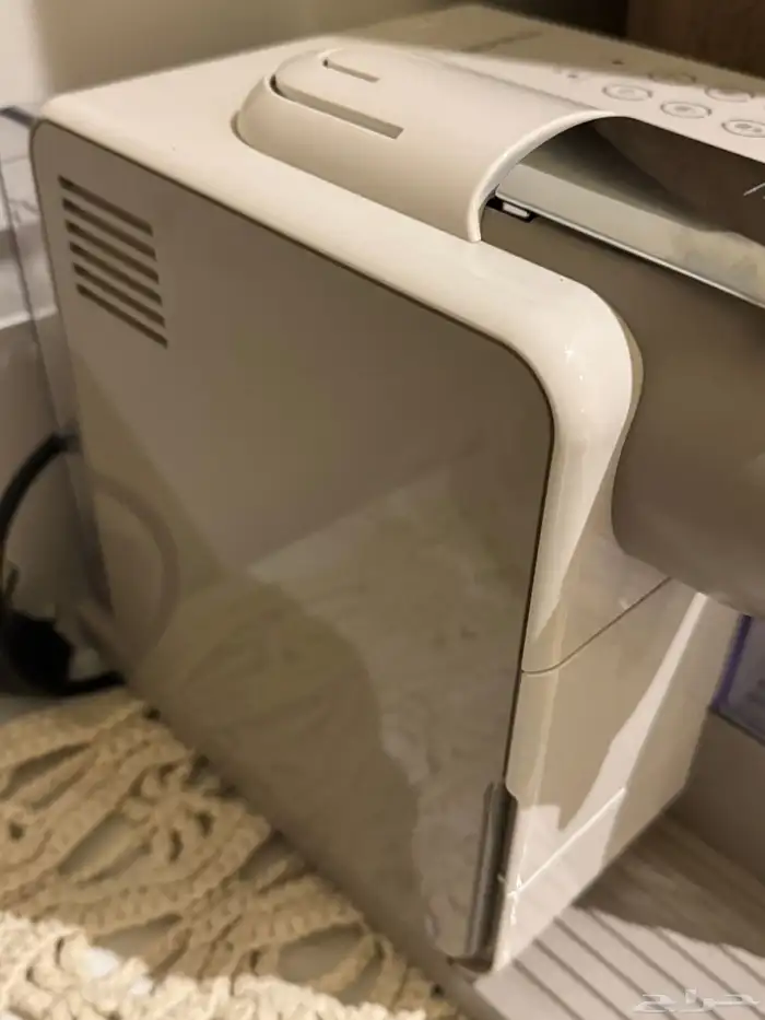 صانعة القهوة ( نسبريسو ) نظيفة جدا 1