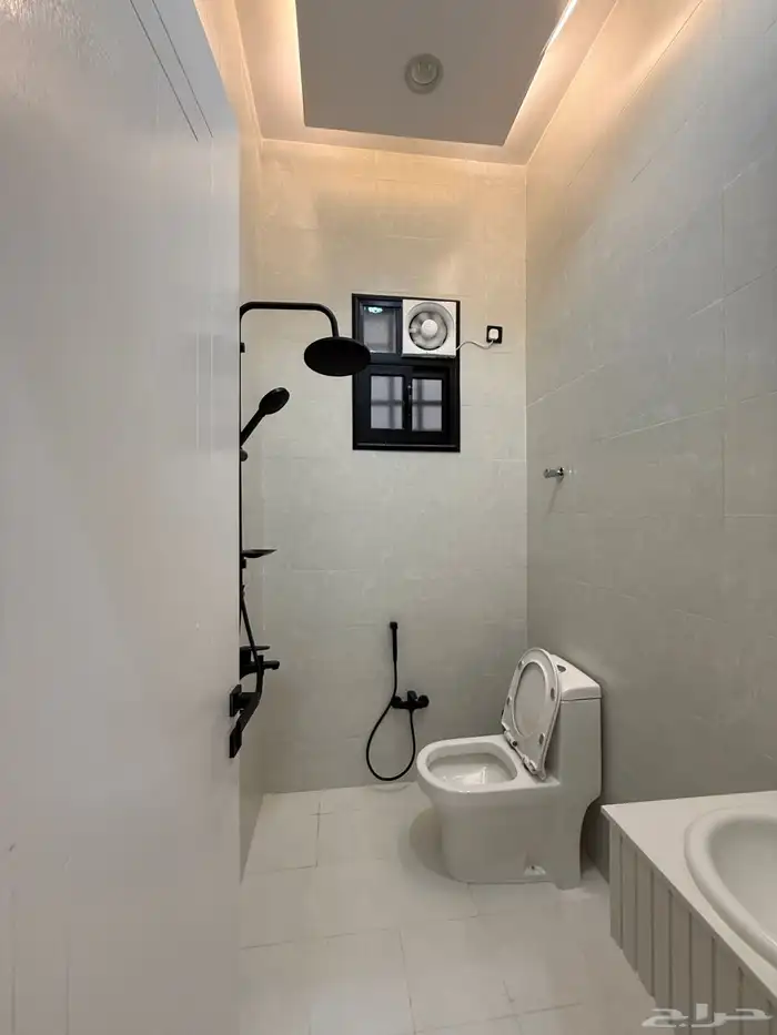 للبيع شقق ارضيه ببايكة سيارة شقق علويه بملحق ابها حي الزهور 34