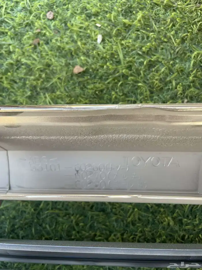 شبك لاندكروزر 2003-2005 ذهبي اصلي 3