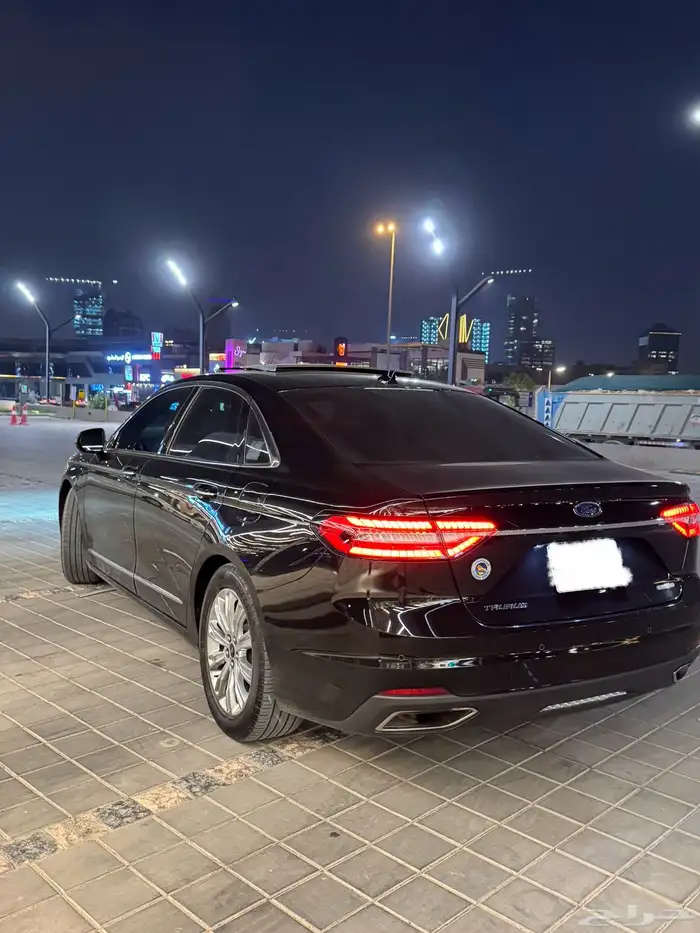 فورد تورس 2022 اسود 4