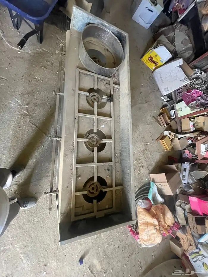 مكيف يوجين 12 بارد بجميع اغراضه و فرن كبير 4 دوافير 10