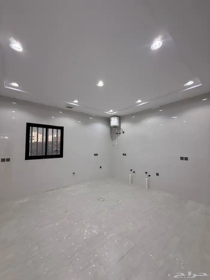 للبيع شقق ارضيه وشقق علويه ف ابها قرطبه مقابل مبني الاذاعه 31