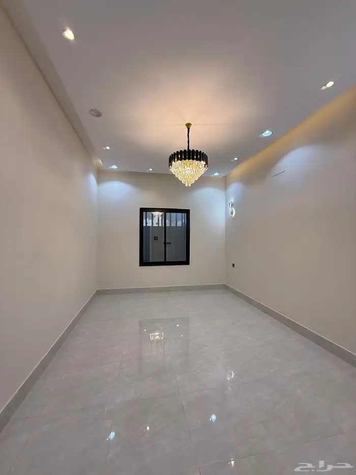 للبيع شقق ارضيه وشقق علويه ف ابها قرطبه مقابل مبني الاذاعه 33