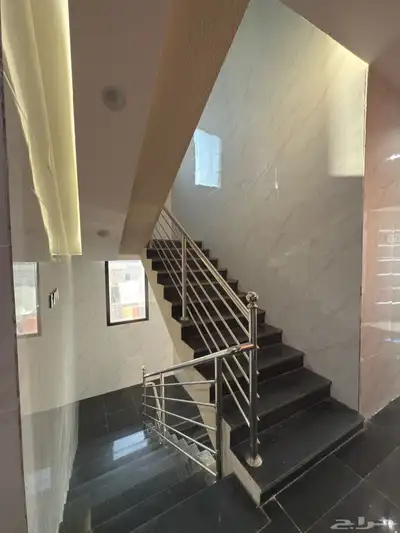 شقه علويه 6 غرف بدرج داخلي للسطح ابها قرب المطار-بسعر540الف index