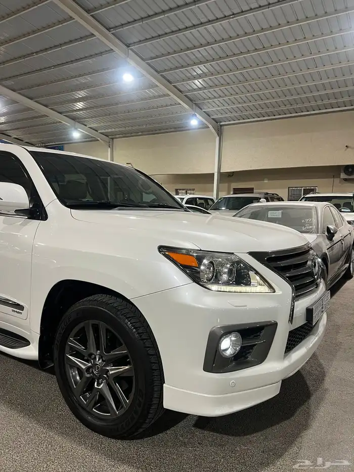 لكزس LX570 ممشى قليل 2015 وكاله نضيف ب الحيل 27