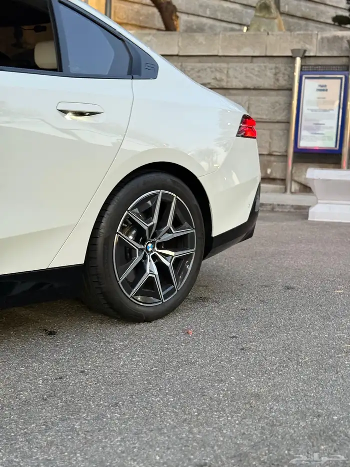 بي ام دبليو 520i 27