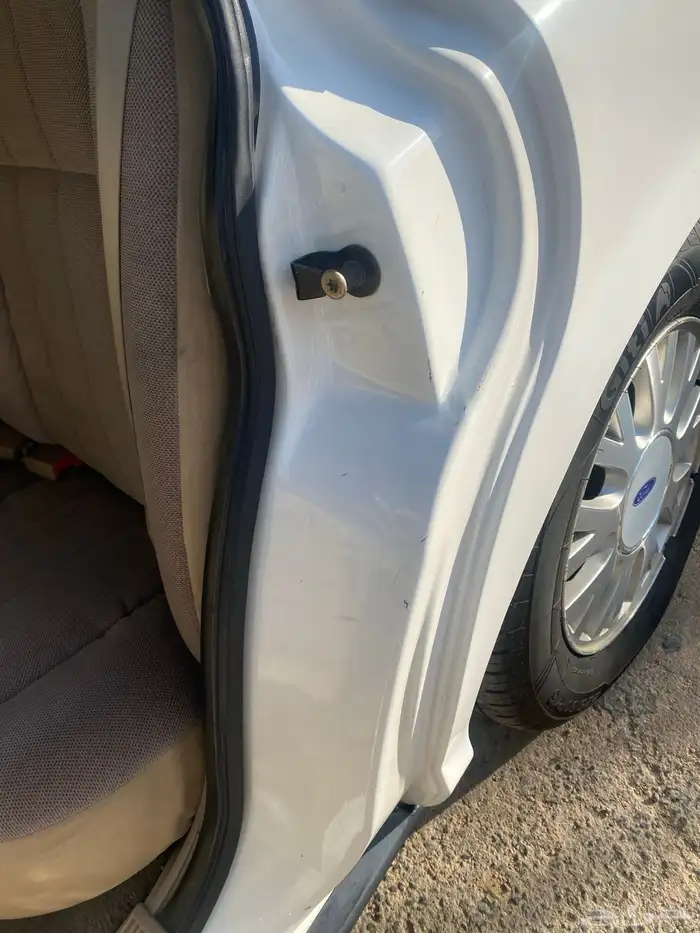 فورد فكتوريا 2004 81