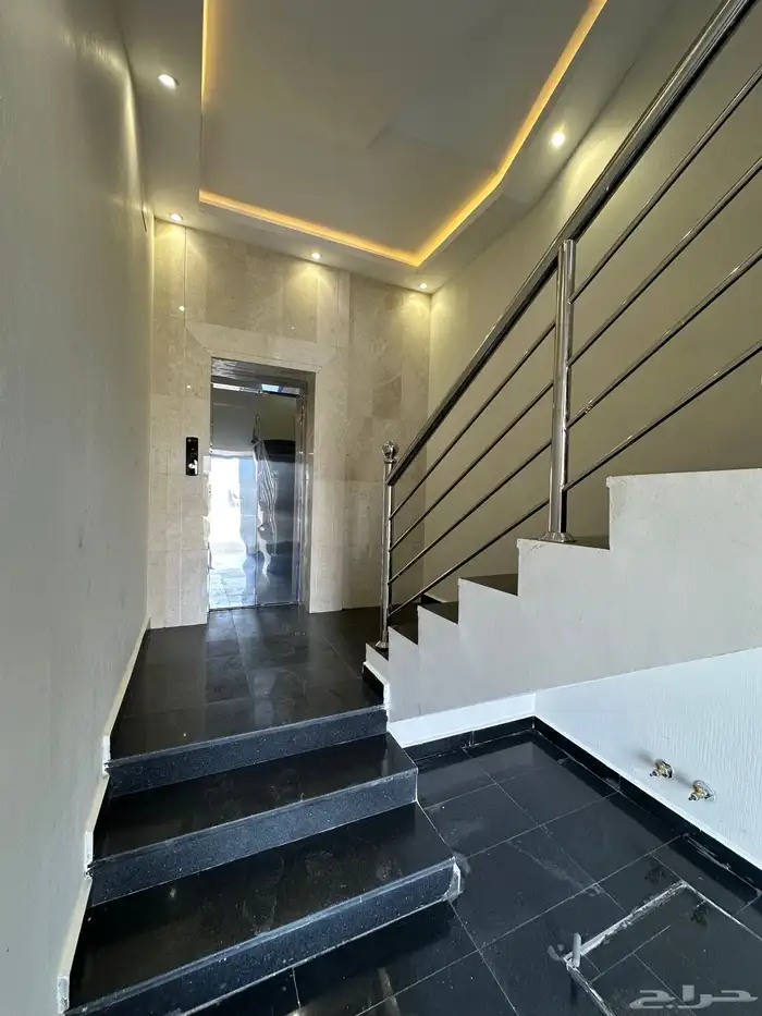 للبيع شقق علويه مع سطح ومصعد تصميم مودرن قرب الخدمات 520الف 1