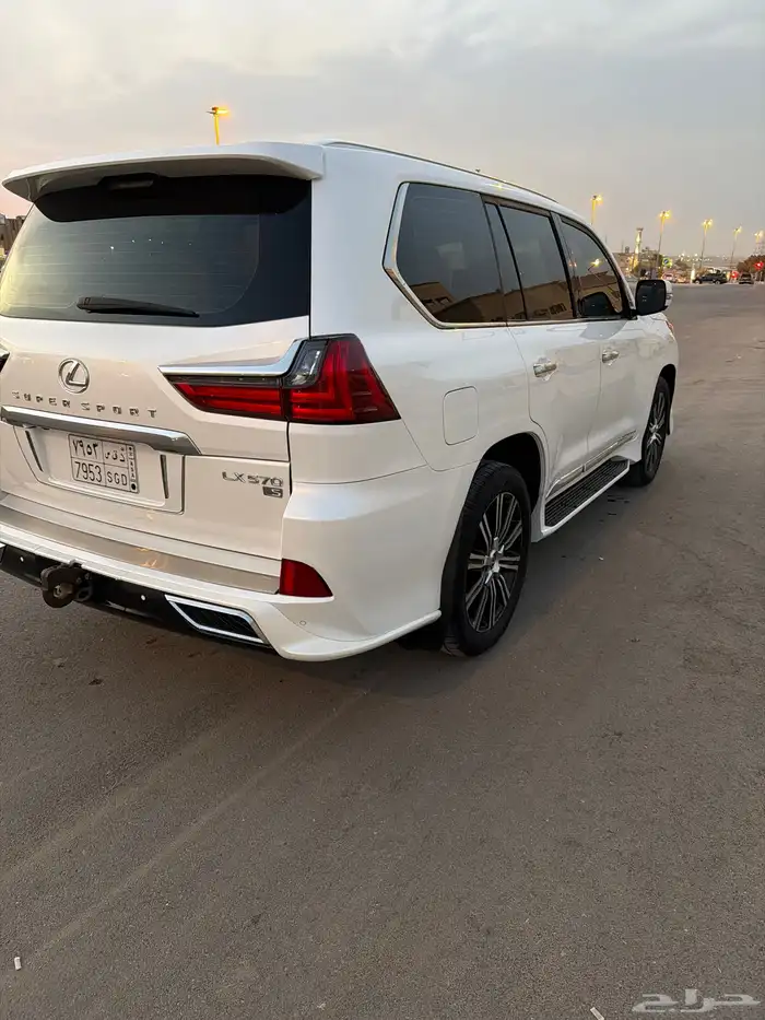 لكزس LX570 2016 4