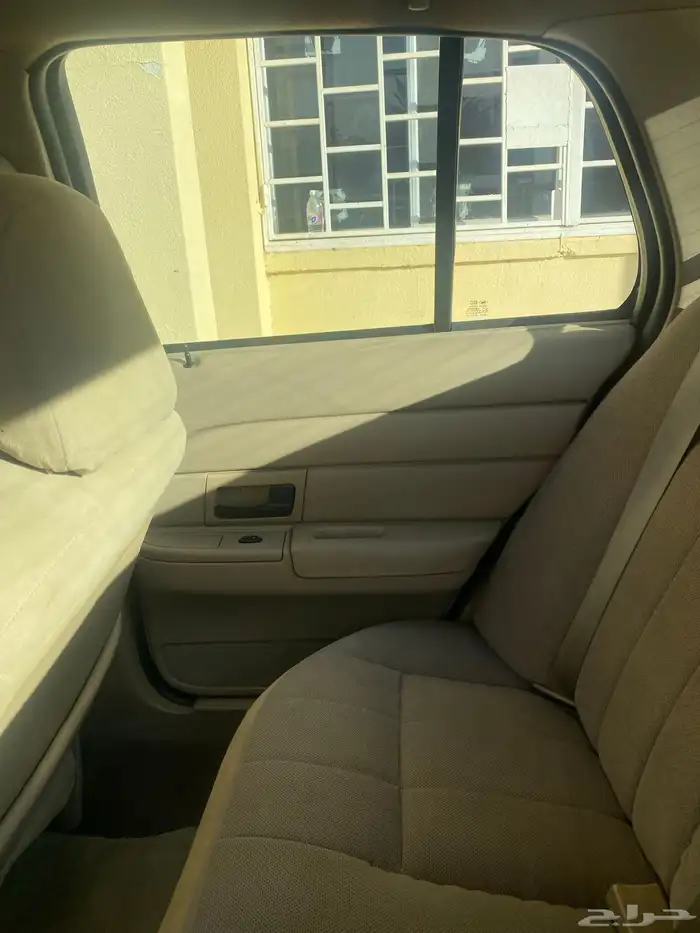 كراون فيكتوريا 2004 60