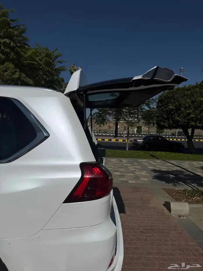 لكزس LX570 2016 32