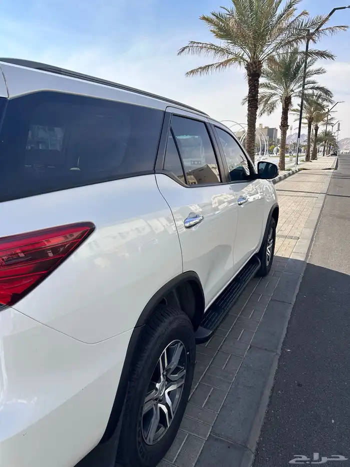 فورتشنر 2021 ابيض 4 دبل 8